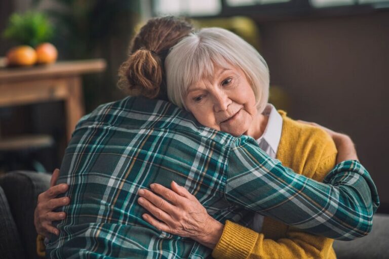 Приватний чи державний будинок для людей похилого віку: що обрати?