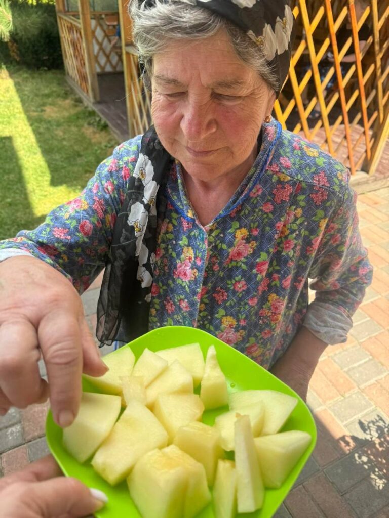 photo_5386670398813967833_y